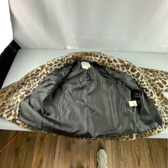 Maralyn & Me soft beautiful leopard print faux fur peacoat women's sz medium - Picture 7 of 12